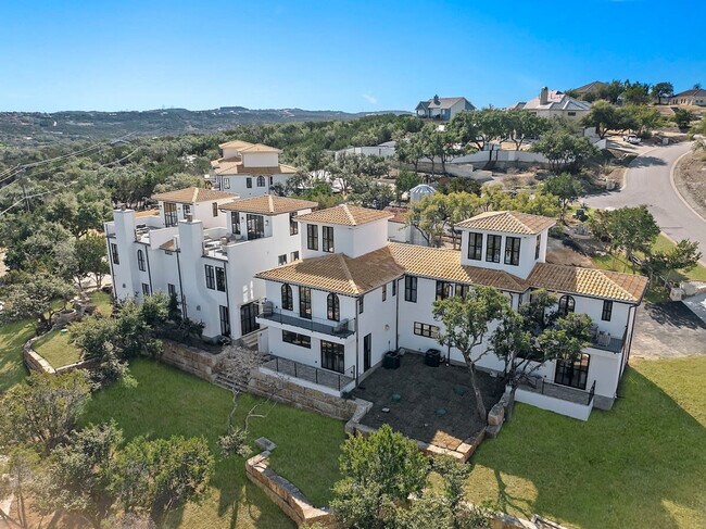 Building Photo - 2701 Bumble Bee Dr