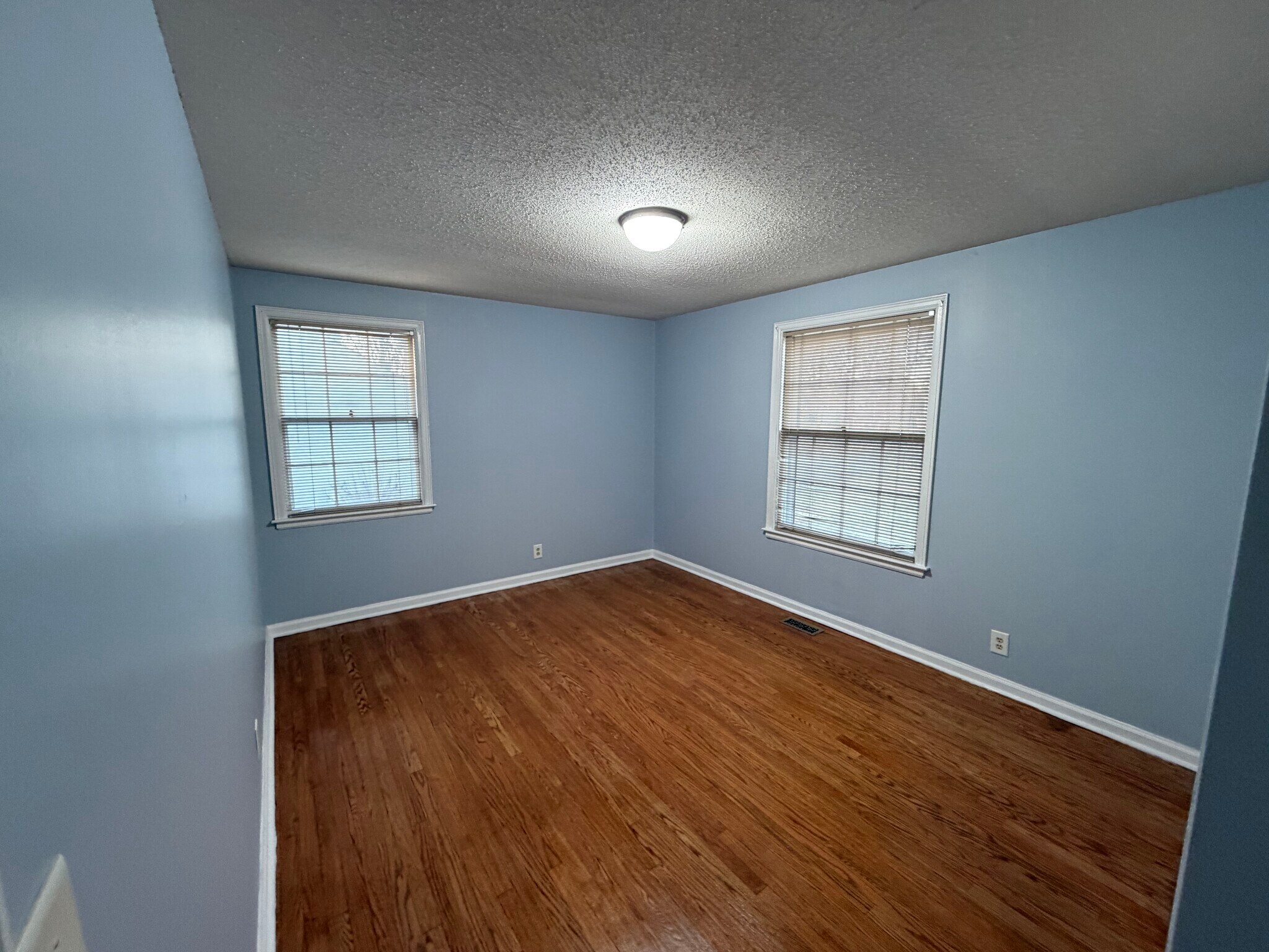 Building Photo - 2313 Ingleside Dr