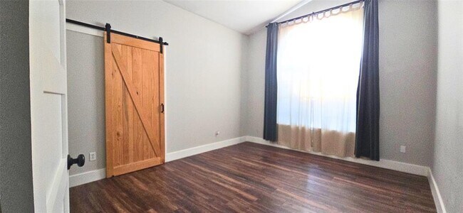 Building Photo - 1111 Blue Fox Dr