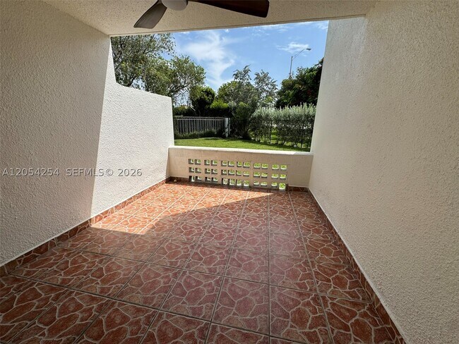Building Photo - 9711 Fontainebleau Blvd