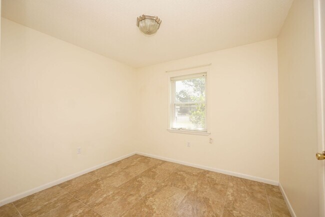 Building Photo - 45 11th St