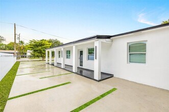 Building Photo - 5509 NW 5th Ct