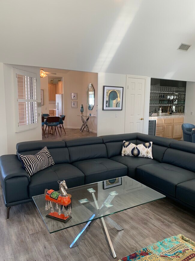 Living Room / TV Room - 7635 Draper Ave