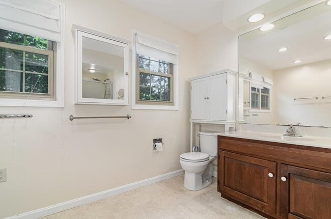 Building Photo - 8 Bracken Ct