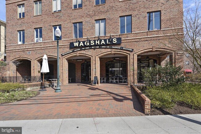 Building Photo - 4201 CATHEDRAL Ave NW