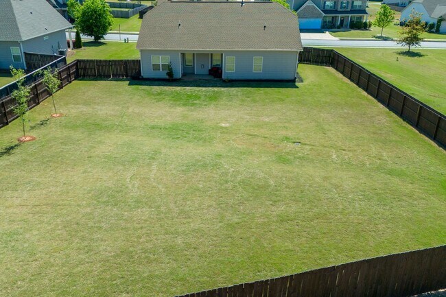 Building Photo - Move-In Ready Bogart Home with Open Layout and Private Fenced Yard