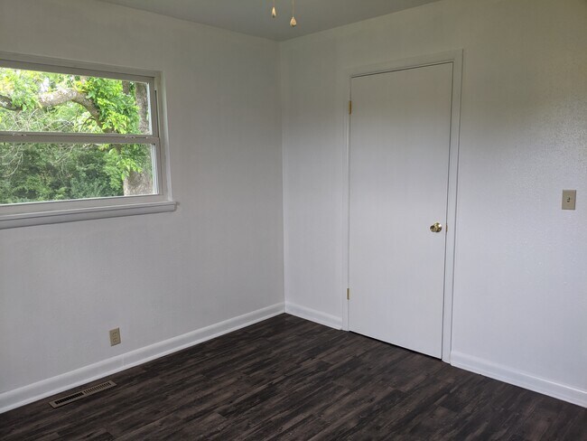 Building Photo - 4847 S Farm Rd 229