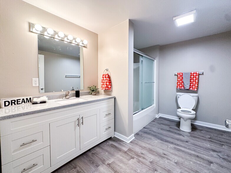 Building Photo - 2039 Winnebago St