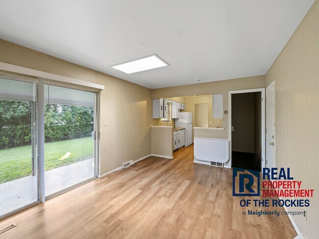 Building Photo - Recently Updated 4 Bed 3 Bath House in W. ...