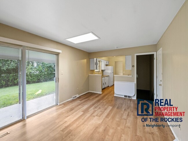 Building Photo - Spacious Recently Updated 4 Bed 3 Bath Hou...