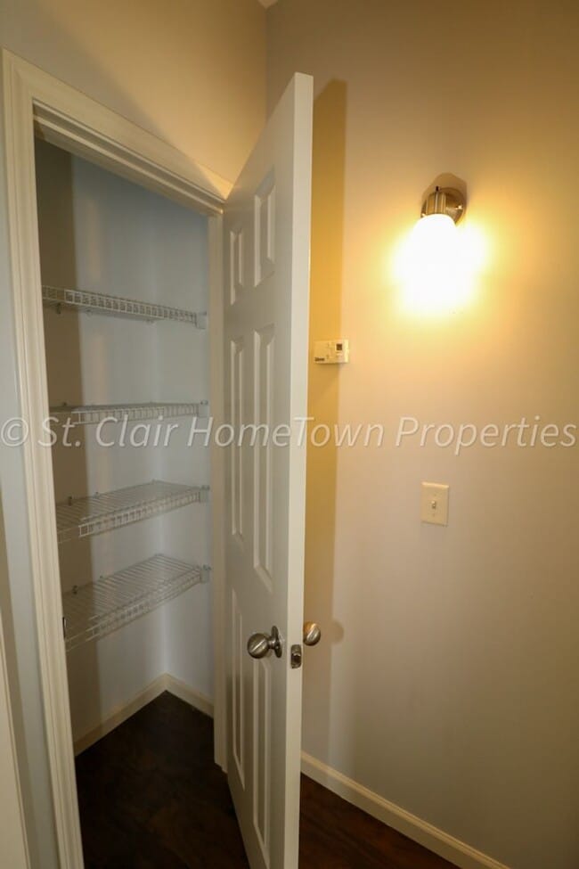 Building Photo - Desirable Community of Avalon