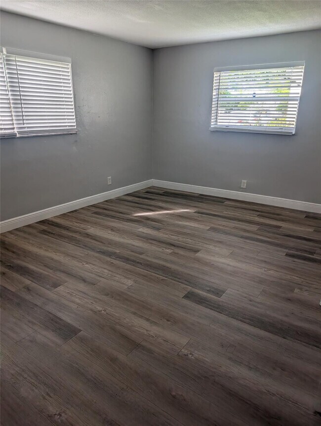 Building Photo - 5820 NW 17th Pl