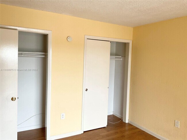 Building Photo - 8611 SW 137th Ave