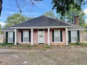 Building Photo - 3/2 Available for Rent in Madison! Cobbles...
