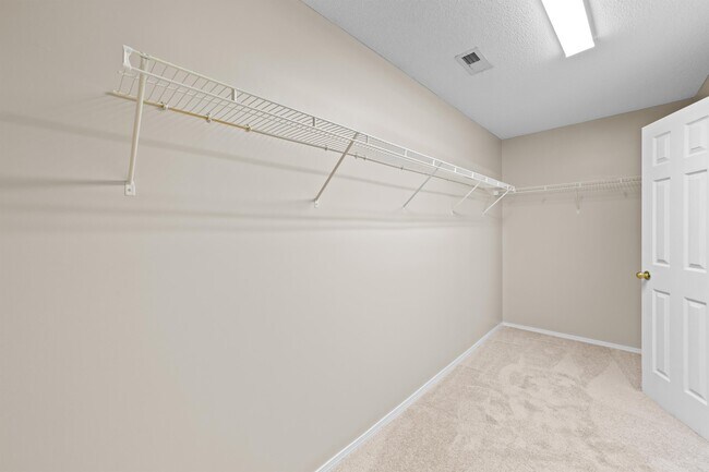 Building Photo - 5 Thorton Ct