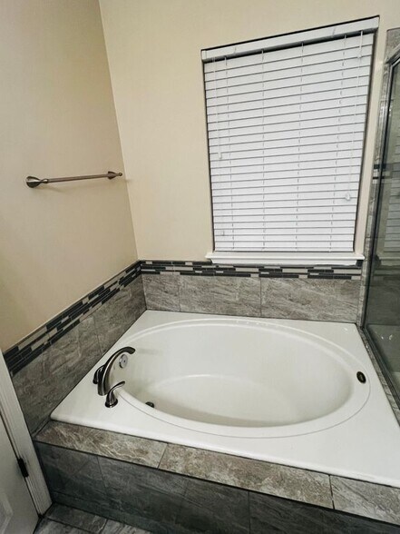 Building Photo - 3024 Beaver Creek Rd