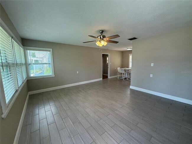 Building Photo - 3200 DE BAZAN Ave