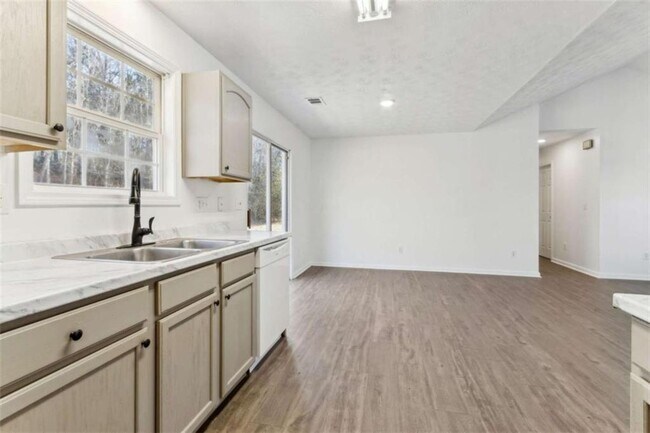 Building Photo - 410 Shenandoah Ct