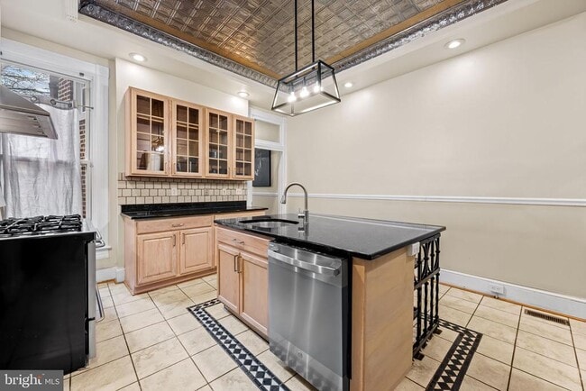 Building Photo - 1402 Light St