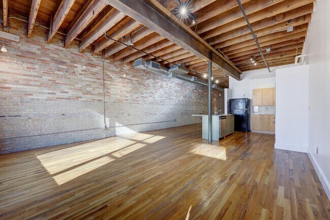 Building Photo - 411 Brazos St