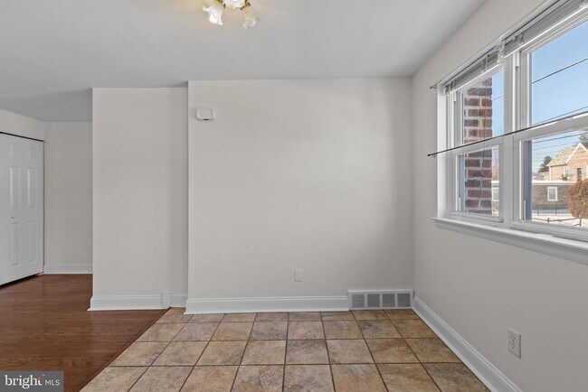 Building Photo - 5448 Hermit Terrace