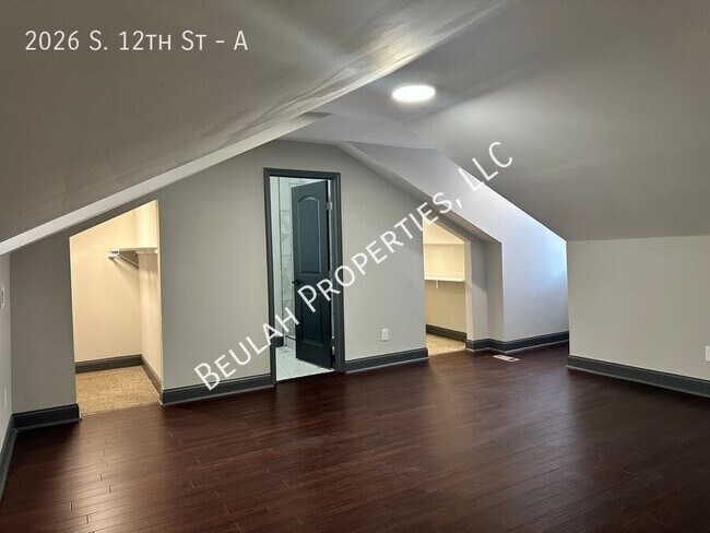 Building Photo - Walkable Soulard 2bd/2ba Townhouse