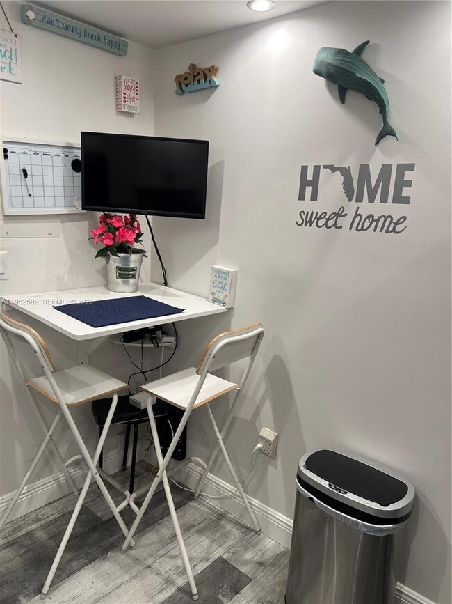 Building Photo - 3675 N Country Club Dr