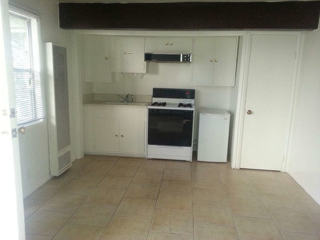 Building Photo - 548 Sturtevant Dr