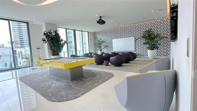 Building Photo - 501 NE 31st St