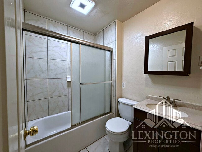 Building Photo - Charming 4-Bedroom Home in Arden-Arcade with Spacious Yard & Convenient Location