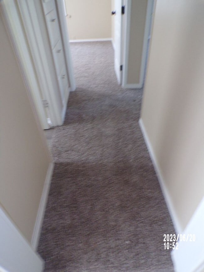 Building Photo - centrally located $200.00 off 1st  full month's rent