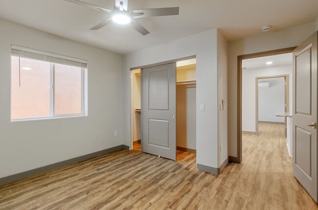 Building Photo - 1720 E Edison St
