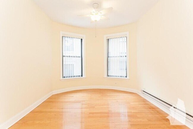 Building Photo - 2 bedroom in Chicago IL 60610