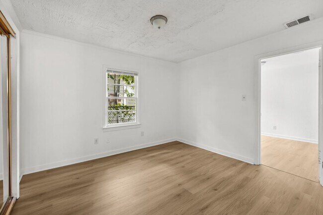 Building Photo - Charming 3 Bedroom, 2 Bathroom house