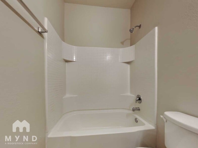 Building Photo - 306 Lazy Pine Ct