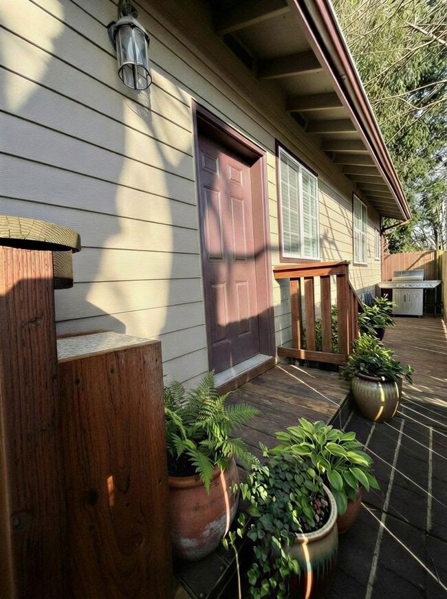 Building Photo - 13330 Clairmont Way