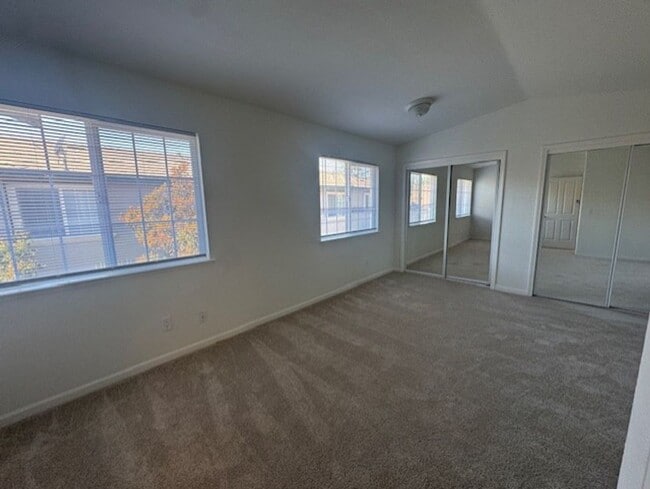 Building Photo - Newly Remodeled and Spacious 4 Bedroom Tow...