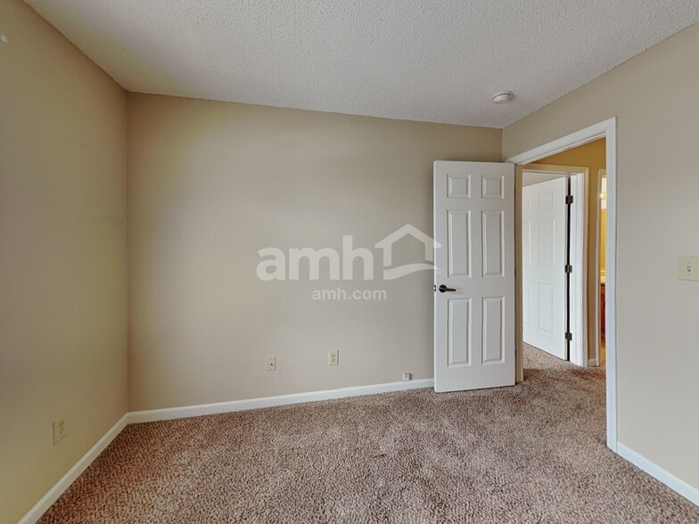 Building Photo - 1002 Leland St