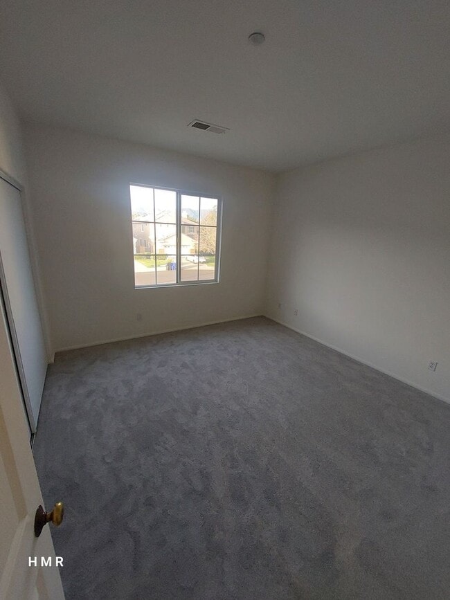 Building Photo - Stunning Two-Story Home with 4 Bedrooms an...