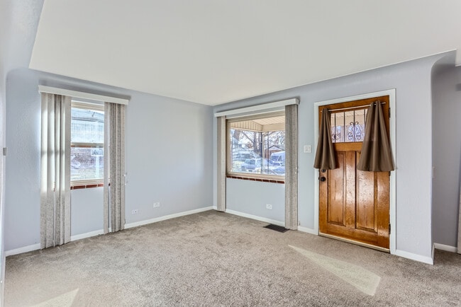 Building Photo - 3264 Niagara St