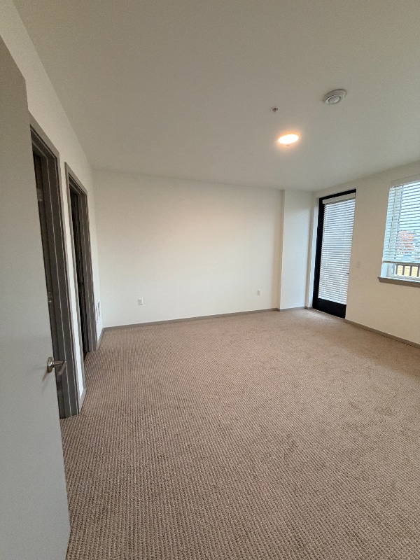 Building Photo - 2950 NE 11th St