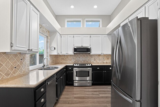 Building Photo - Exceptional Escondido Living — 4 Bed | 3 B...