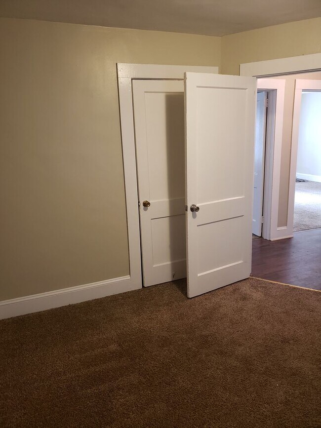 Building Photo - Duplex on Higgs St