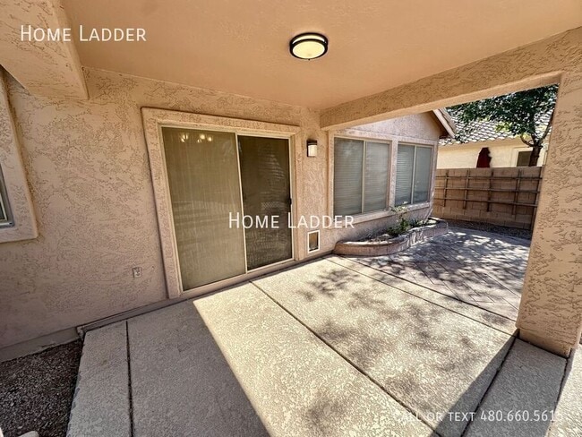 Building Photo - 1028 S Roca St