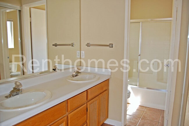 Building Photo - 11867 Spruce Run Dr