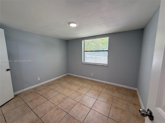 Building Photo - 4885 Arjaro Dr