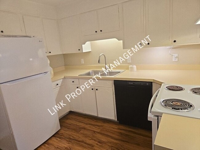 Building Photo - 7183 Holland Ln