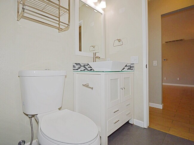 Building Photo - Cozy 3 bed 2 bath Cathedral City home