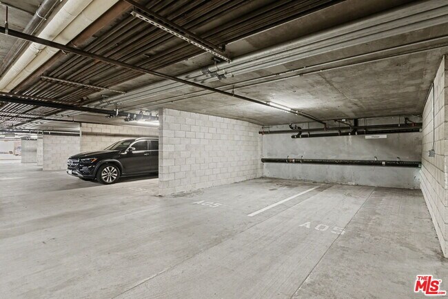 Building Photo - 700 Main St