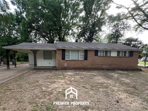 Building Photo - Spacious 3BR/2BA Home with Den & Living Room | Brick Fireplace & Large Yard